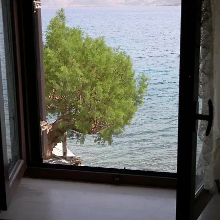 Hiona * Παλαίκαστρο